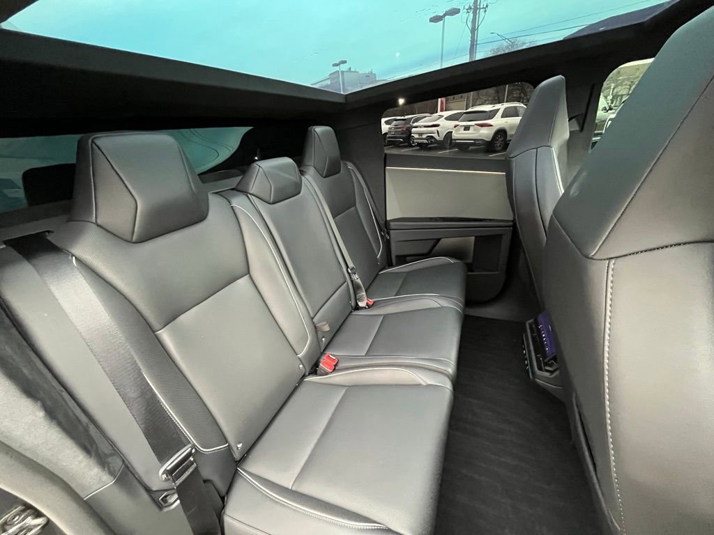 Used 2024 Tesla Cybertruck AWD Crew Cab image 27