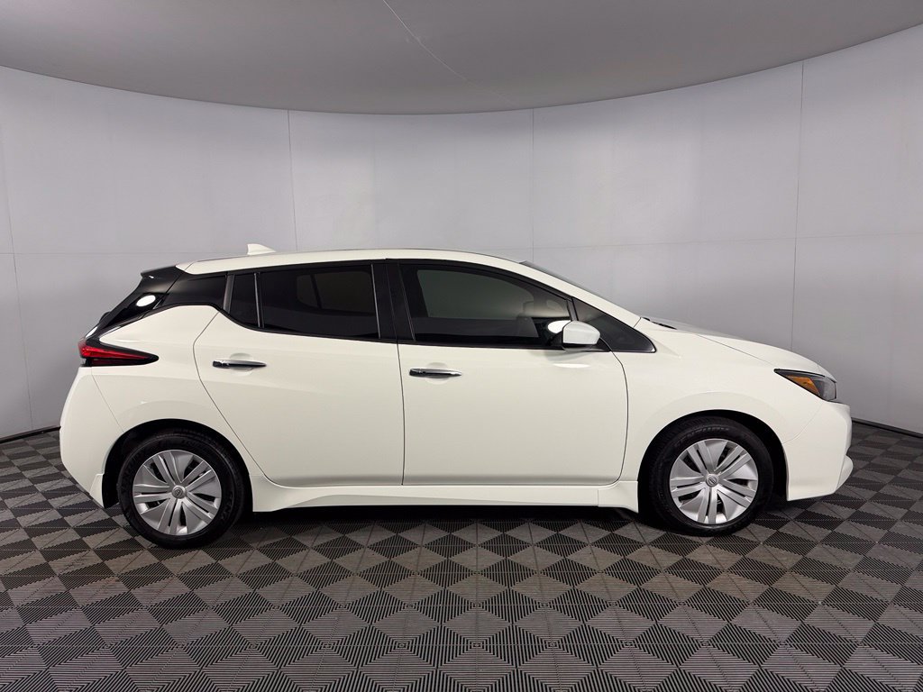 Used 2025 Nissan Leaf S FWD image 10