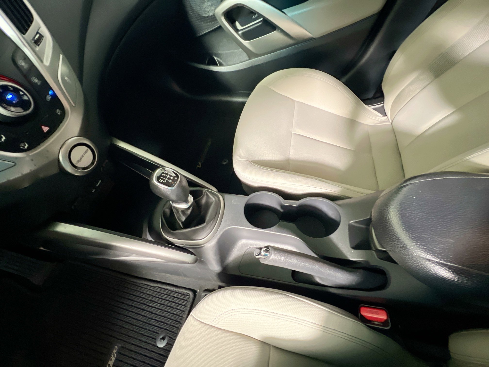 Used 2014 Hyundai Veloster image 25