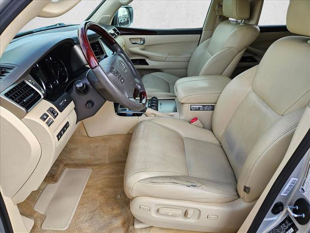 Used 2013 Lexus LX 570 4WD w/ Luxury Pkg w/Pre-crash image 18