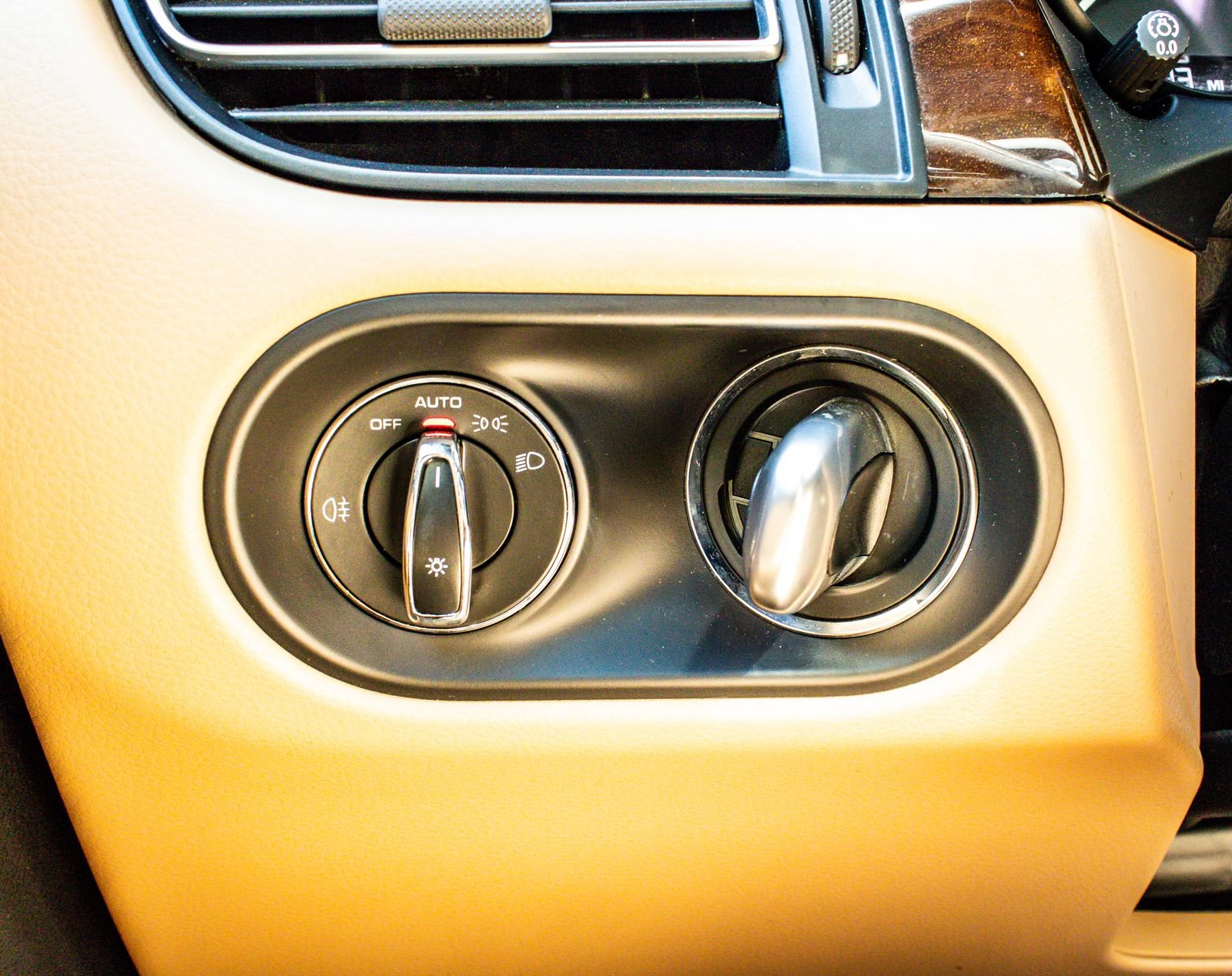 Used 2023 Porsche Macan AWD/4WD image 19