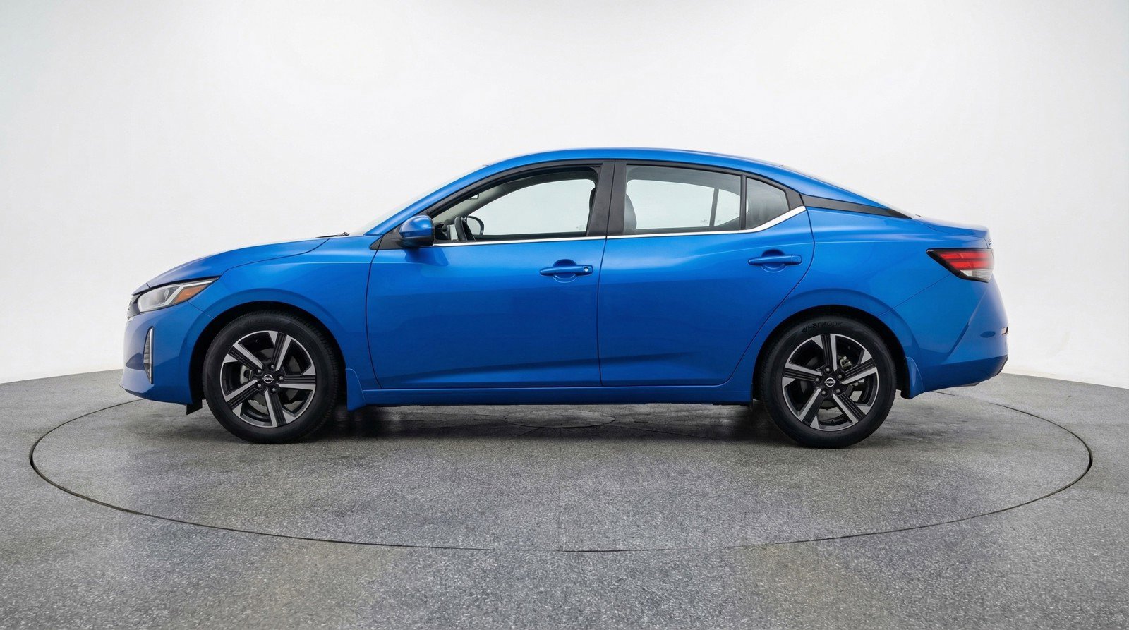 Used 2025 Nissan Sentra SV image 5