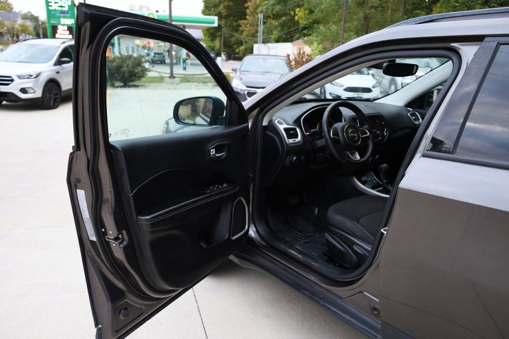 Used 2018 Jeep Compass Sport AWD/4WD image 9