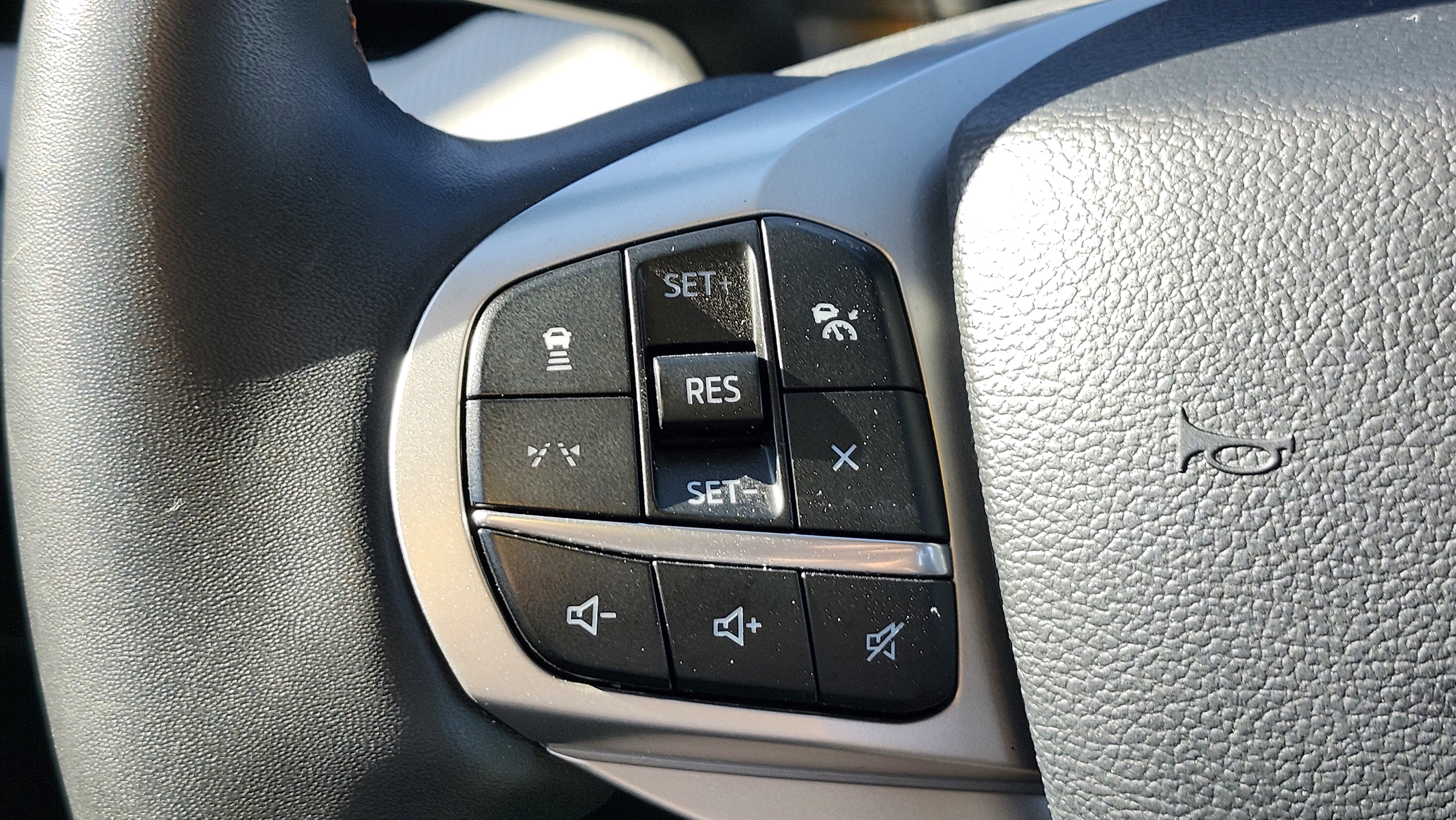 Used 2025 Ford Explorer Active image 37