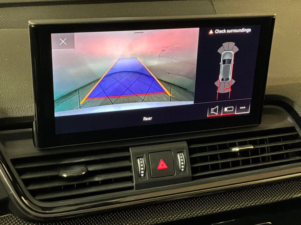 Used 2023 Audi SQ5 Premium w/ Convenience Package image 3