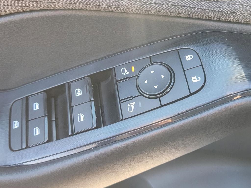 Used 2023 Nissan Rogue S FWD image 40