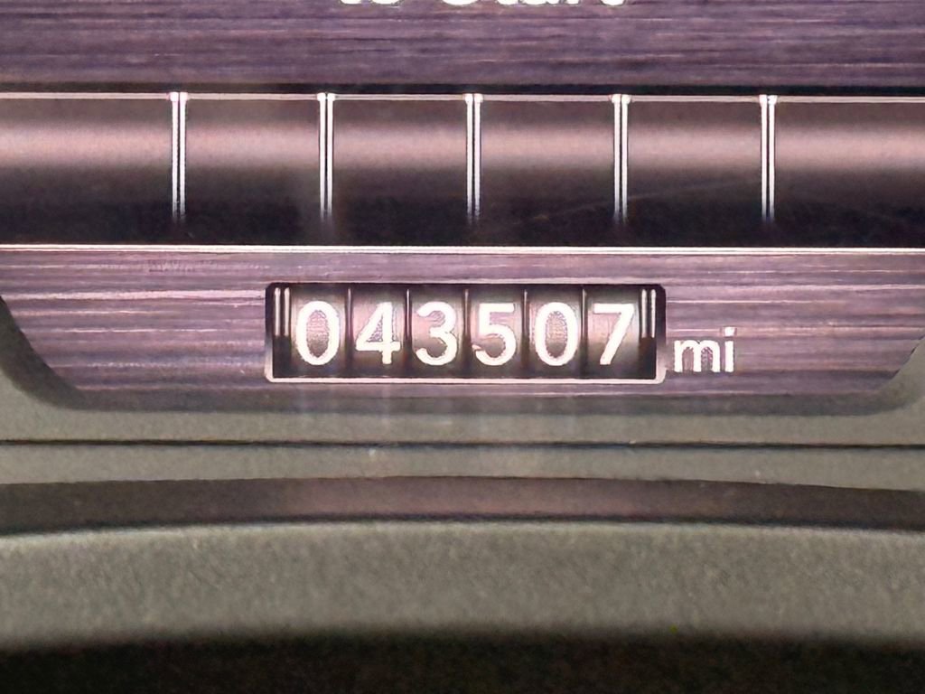 Used 2024 RAM 1500 Laramie AWD/4WD image 34