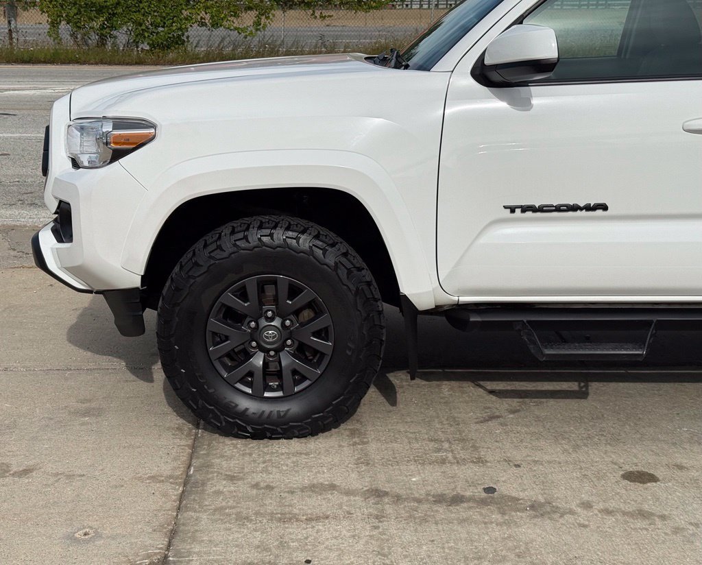 Used 2020 Toyota Tacoma SR5 w/ Blackout Package AWD/4WD image 12