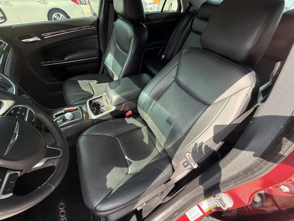 Used 2015 Chrysler 300 C image 16