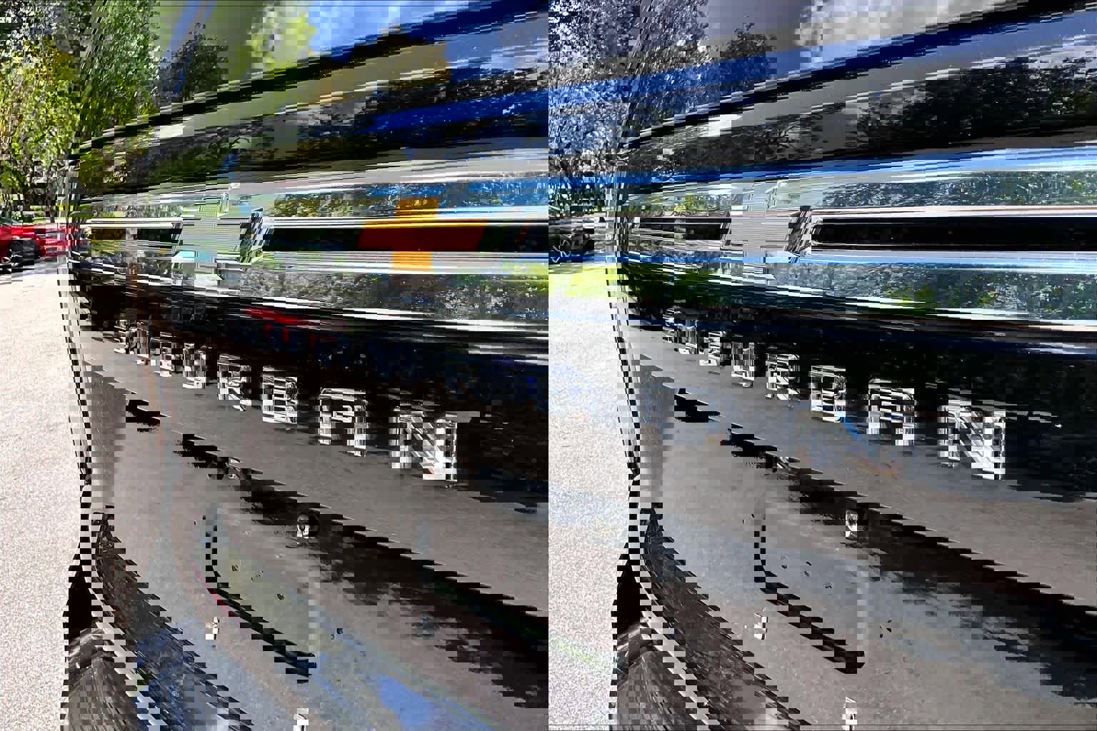 Used 2024 Chevrolet Suburban LT AWD/4WD image 10