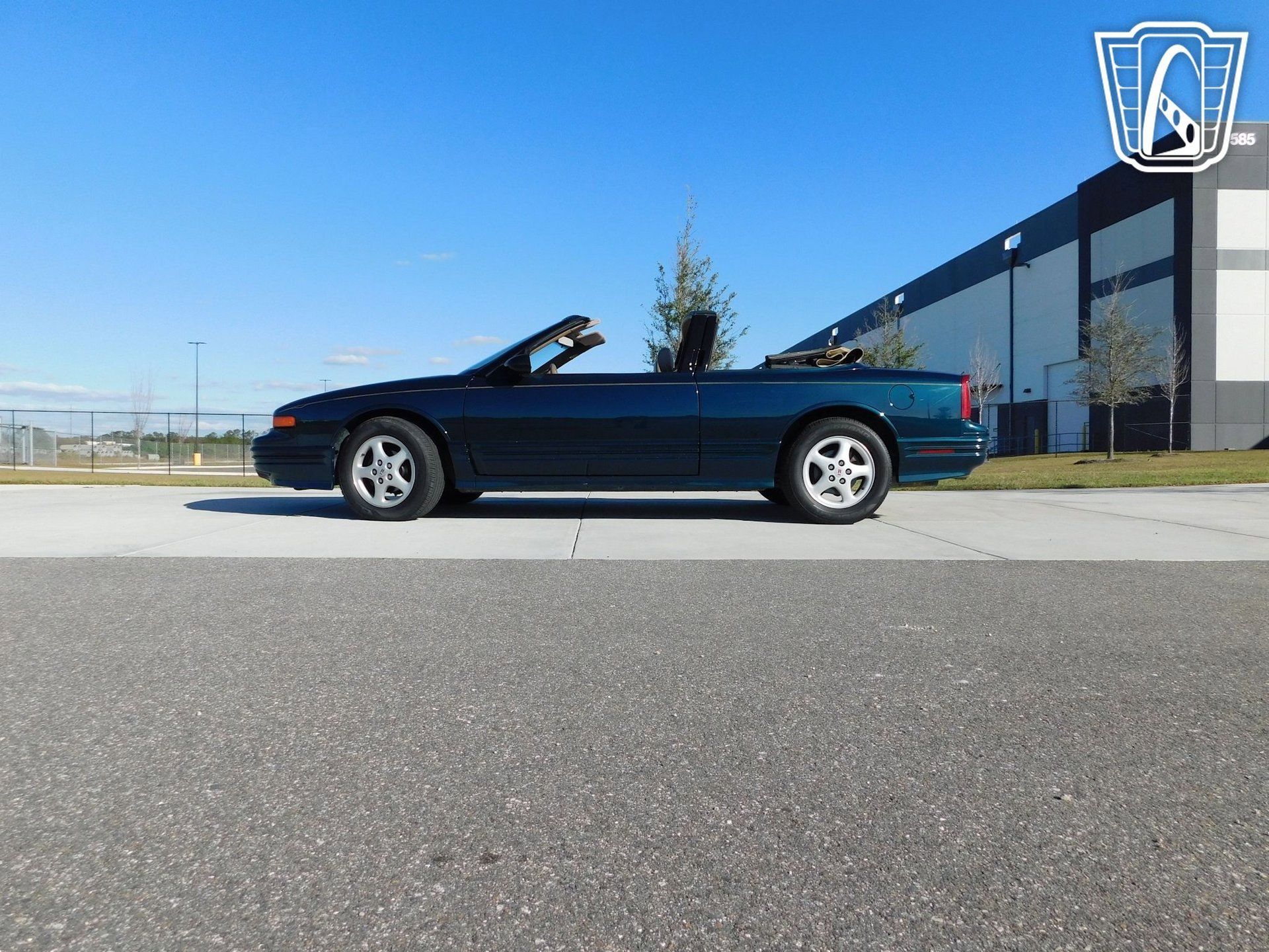 Used 1995 Oldsmobile Cutlass Supreme Convertible image 21