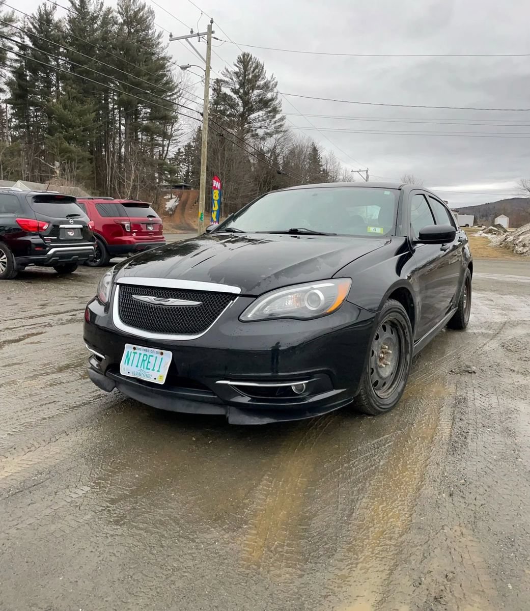Used 2013 Chrysler 200 Limited w/ 2013.5MY 200S Special Edition FWD image 2