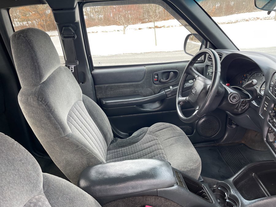 Used 2002 Chevrolet S10 Pickup LS w/ LS Preferred Equipment Group AWD/4WD image 32