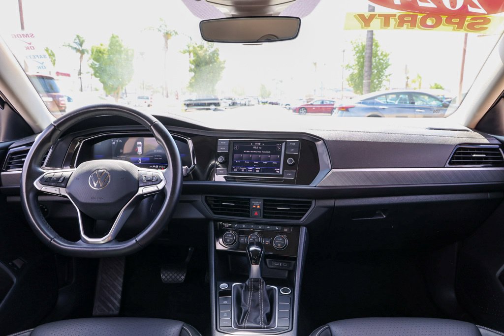 Used 2024 Volkswagen Jetta SE FWD image 21