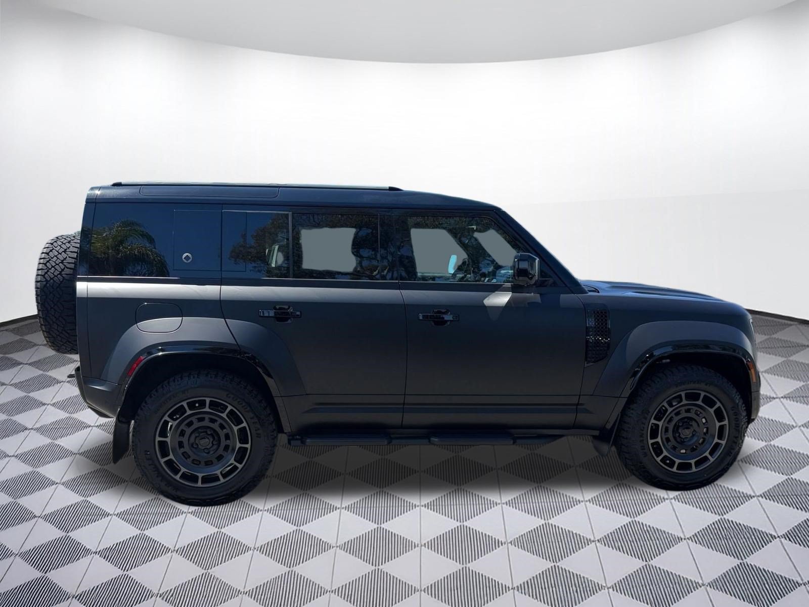 New 2026 Land Rover Defender 110 OCTA AWD/4WD image 8
