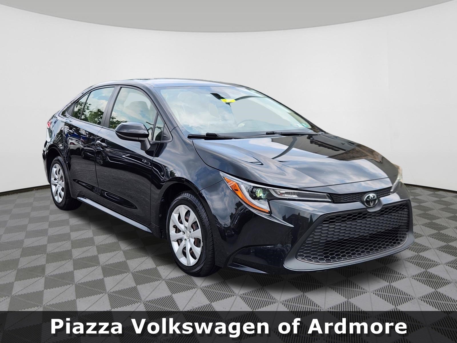 Used 2020 Toyota Corolla LE FWD image 1