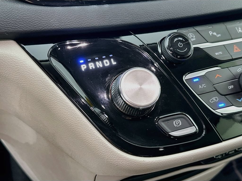 Certified 2023 Chrysler Pacifica Touring-L FWD image 25