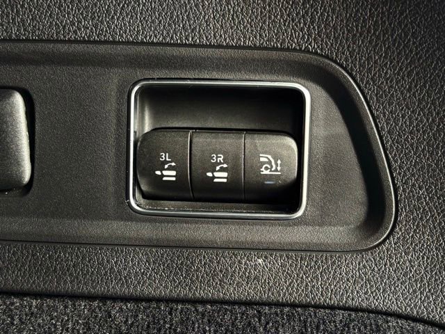 Used 2025 Mercedes-Benz GLS 580 4MATIC image 35