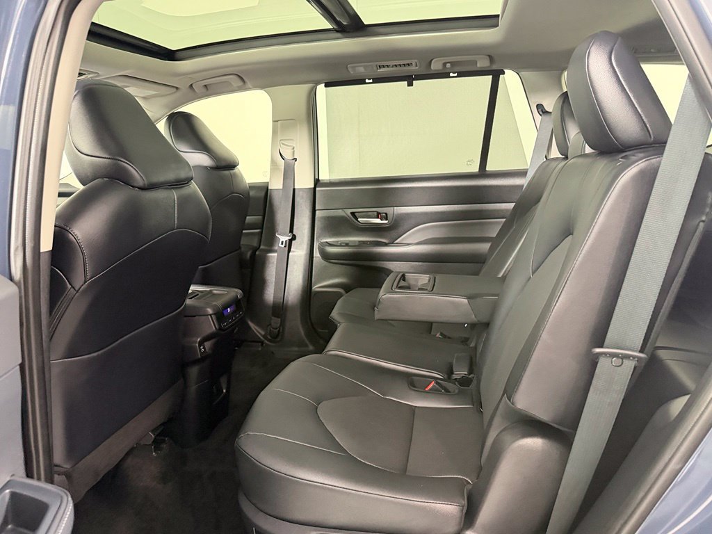 Used 2025 Toyota Grand Highlander AWD image 15