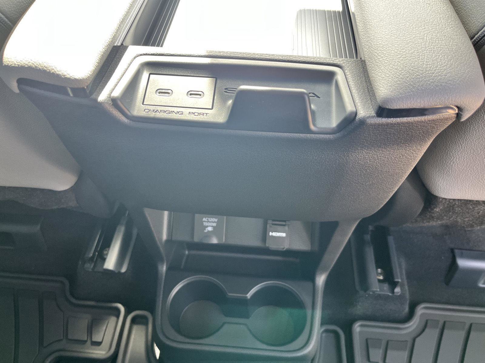 New 2025 Toyota Sienna XLE image 18