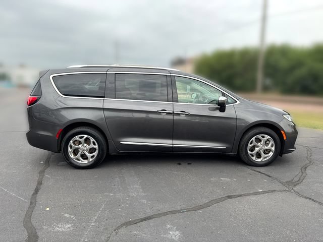 Used 2021 Chrysler Pacifica Limited w/ Premium & Safety Sphere Group AWD/4WD image 6