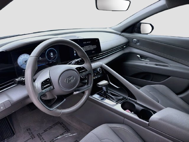 Used 2025 Hyundai Elantra SEL FWD image 9