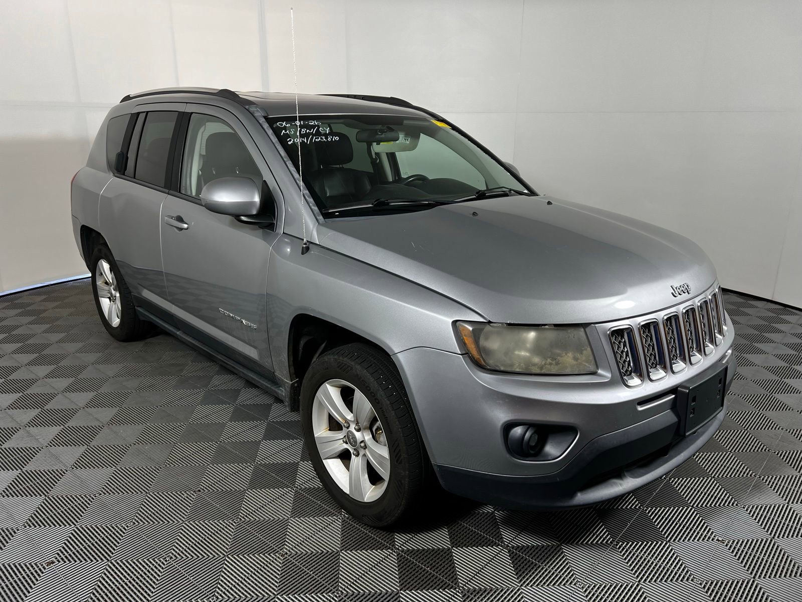 Used 2014 Jeep Compass Latitude w/ Sun/Sound Group AWD/4WD image 3