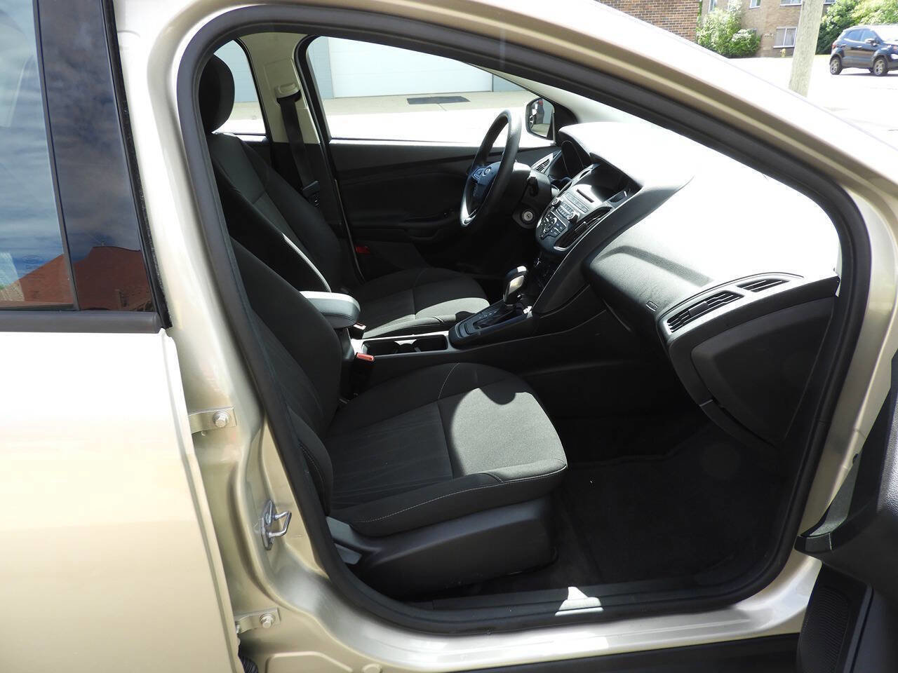 Used 2017 Ford Focus SE FWD image 31