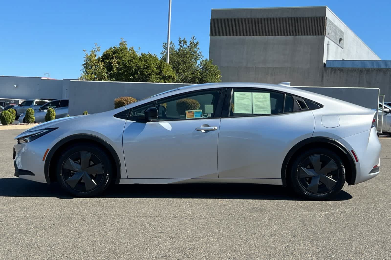 Certified 2023 Toyota Prius LE FWD image 9
