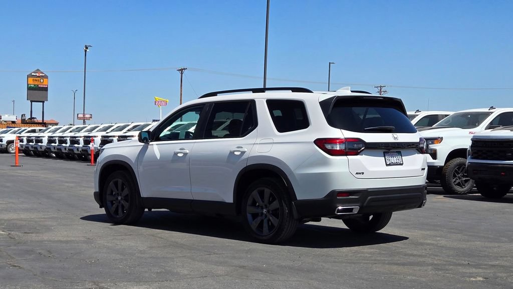 Used 2025 Honda Pilot Sport image 6