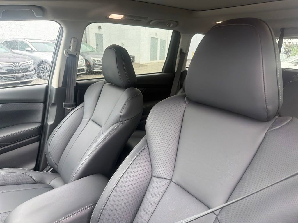Used 2025 Subaru Ascent Limited AWD/4WD image 16