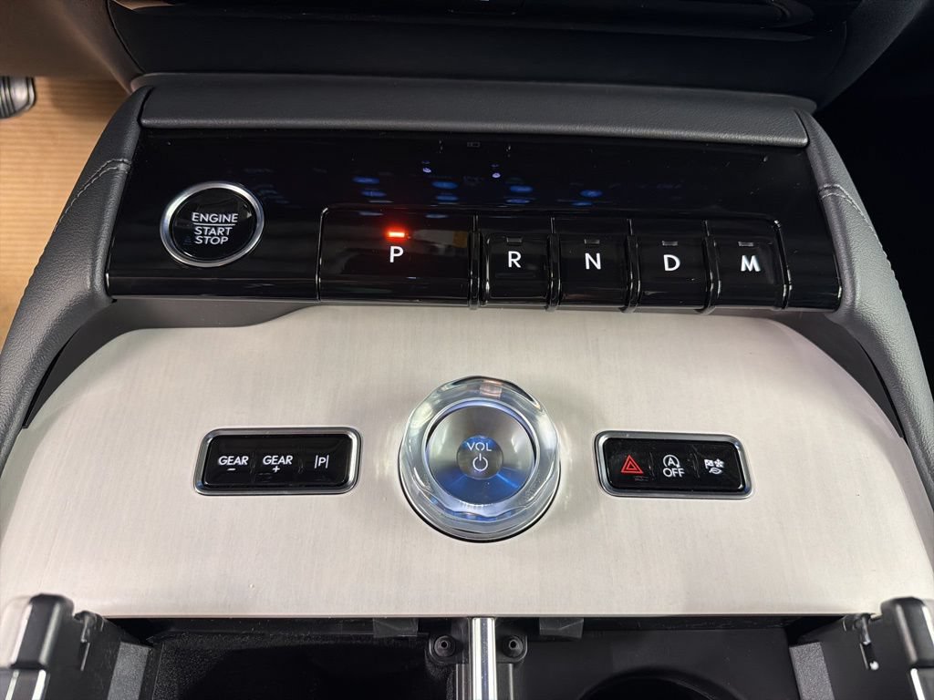 New 2026 Lincoln Navigator Premiere AWD/4WD image 16