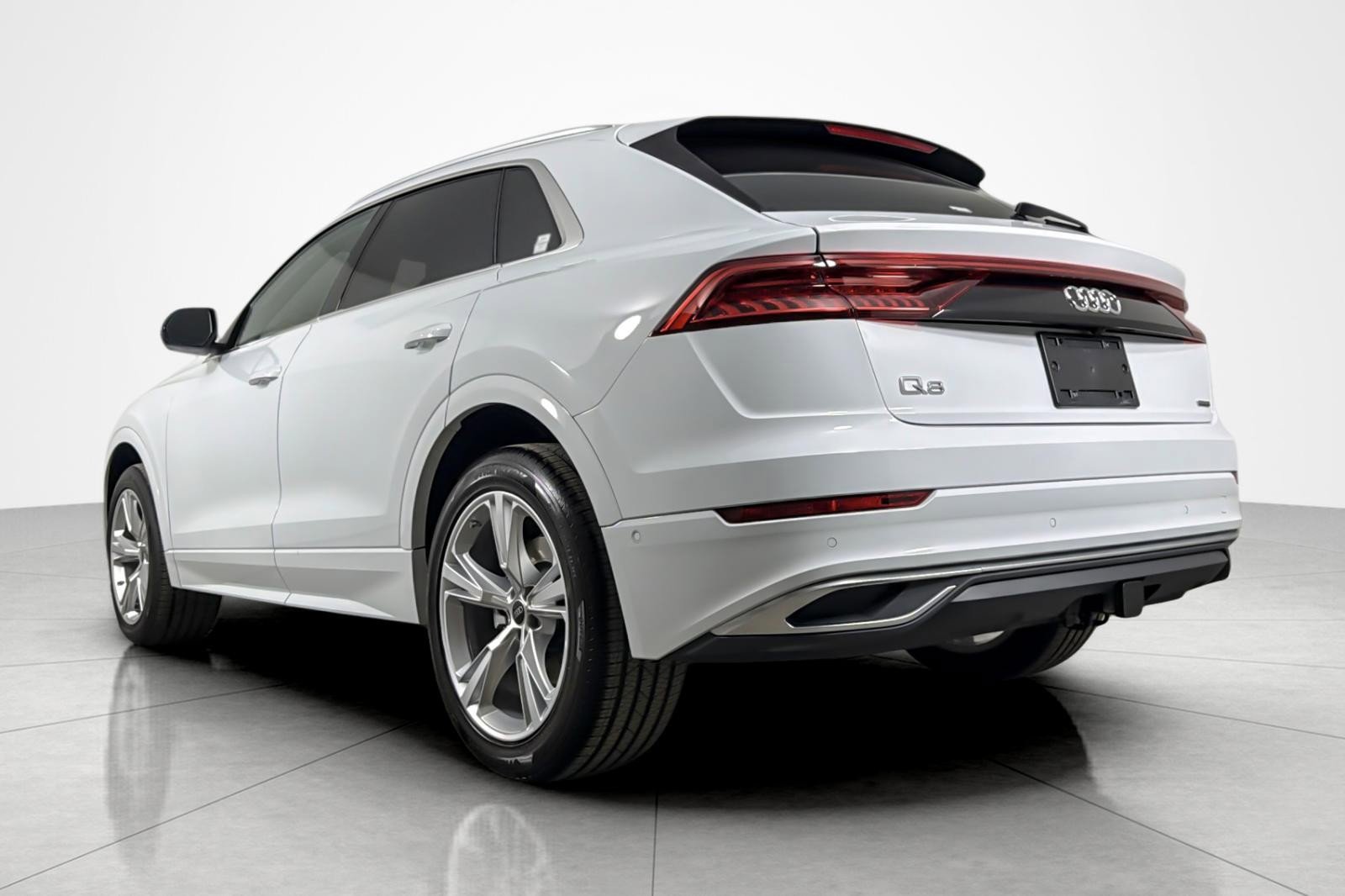 Used 2023 Audi Q8 Premium Plus AWD/4WD image 3