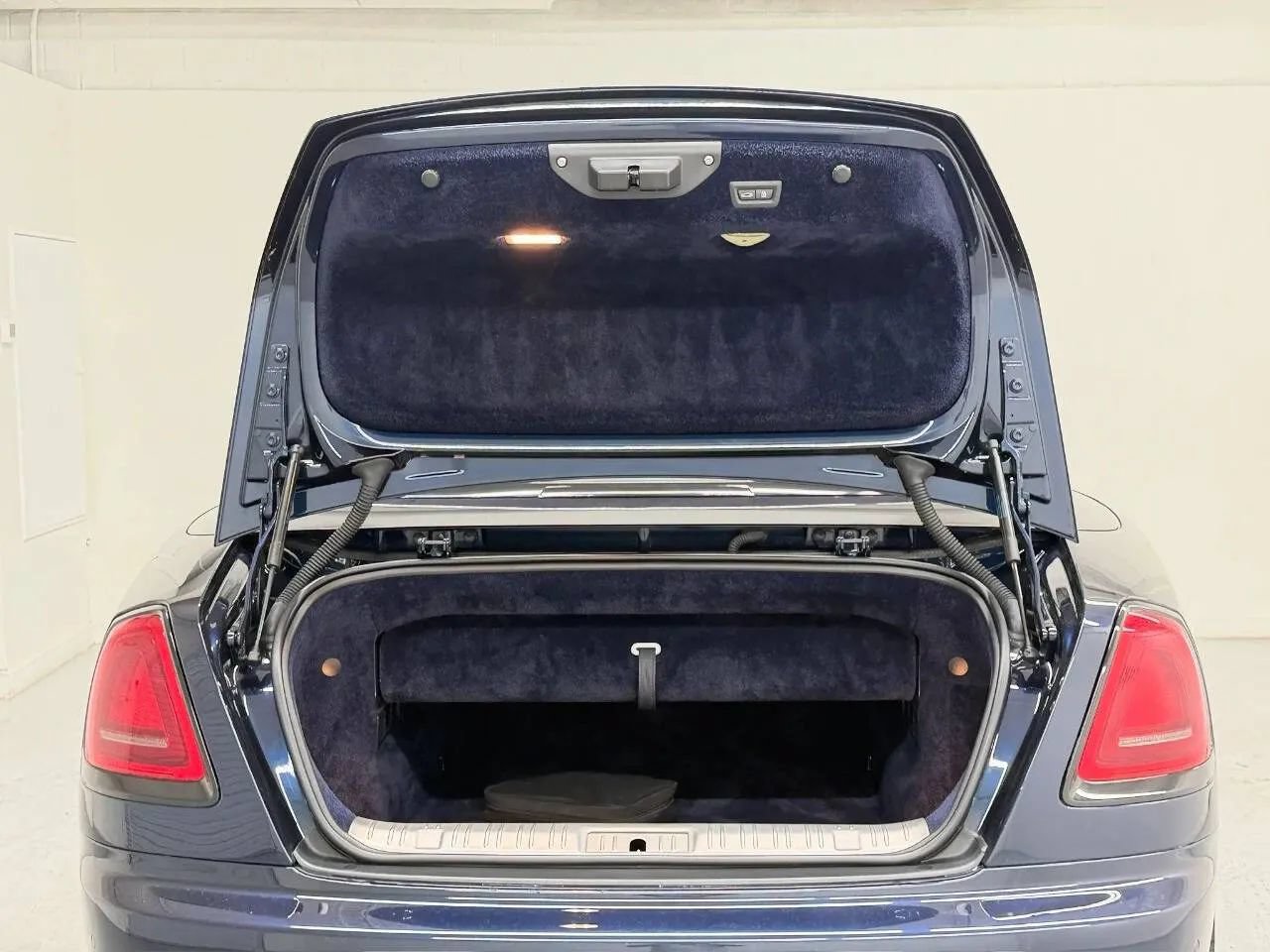 Used 2017 Rolls-Royce Dawn RWD image 35