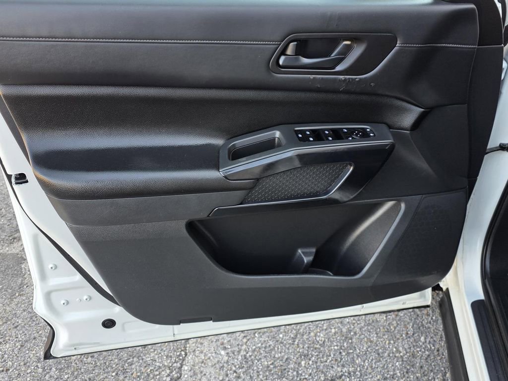 Used 2024 Nissan Pathfinder SV image 32