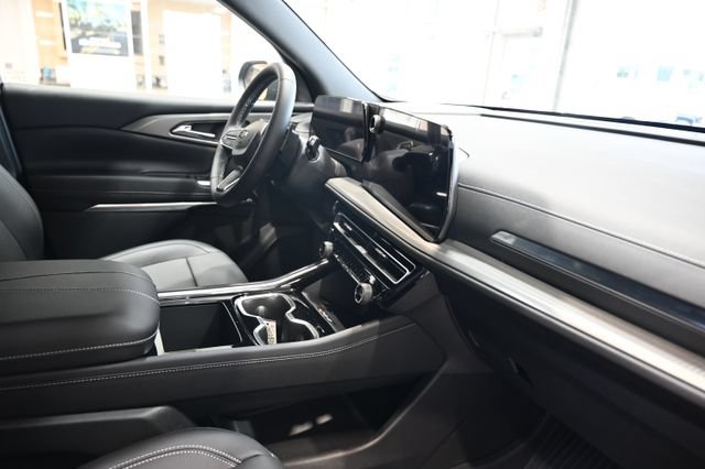 New 2026 Chevrolet Traverse LT w/ Midnight/Sport Edition FWD image 14