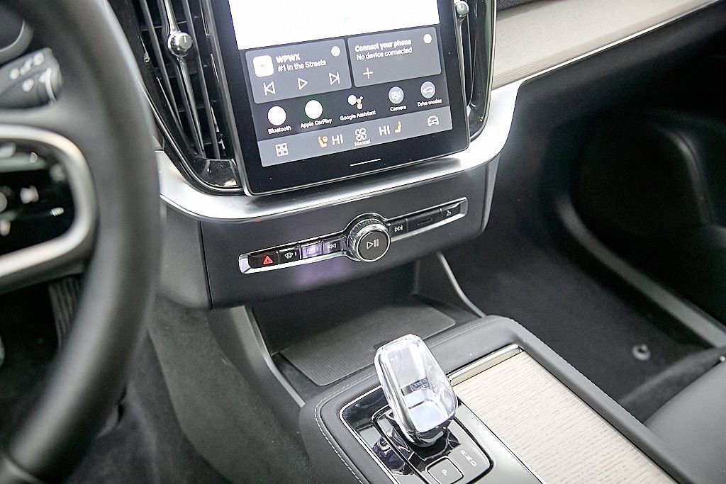 New 2026 Volvo XC90 B6 Plus w/ Protection Package Premier image 16