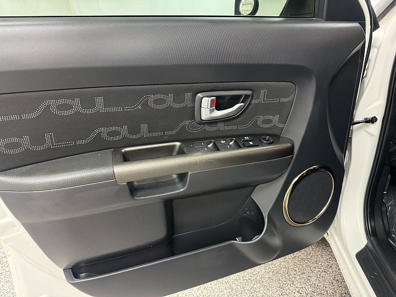 Used 2013 Kia Soul + w/ Audio Pkg FWD image 9