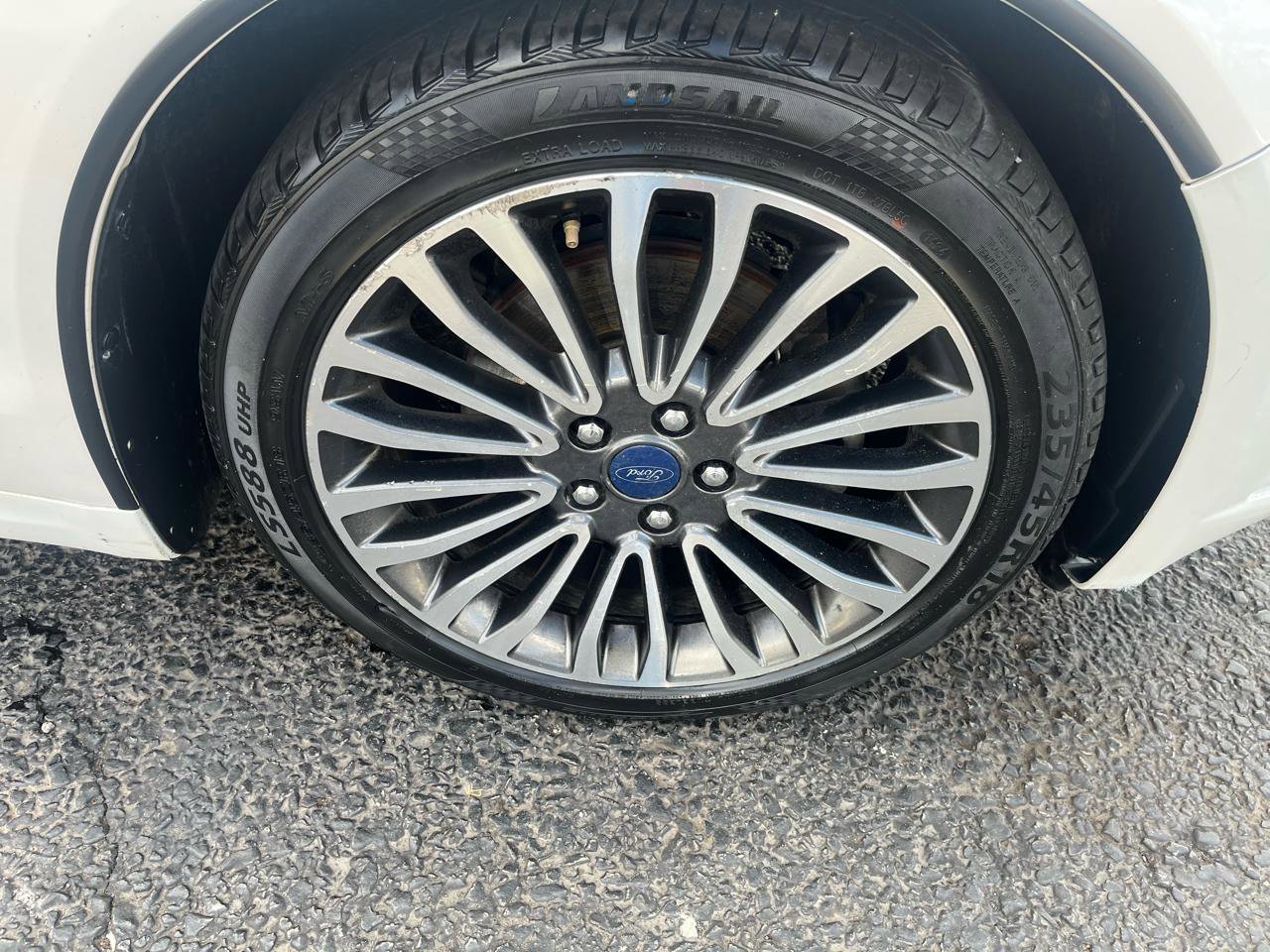 Used 2017 Ford Fusion SE w/ Equipment Group 202A AWD/4WD image 13