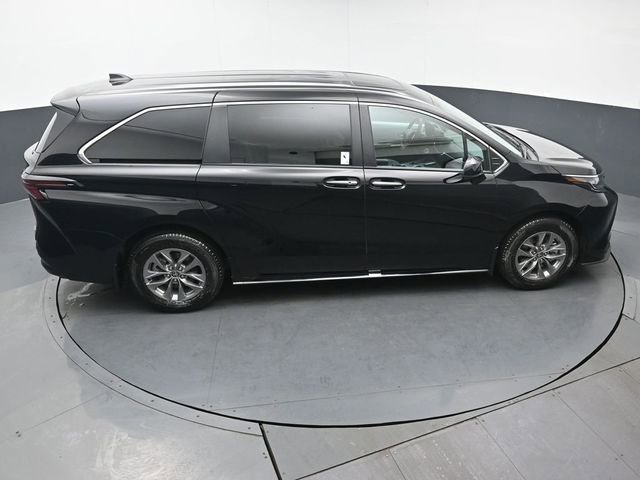 Used 2025 Toyota Sienna XLE image 48