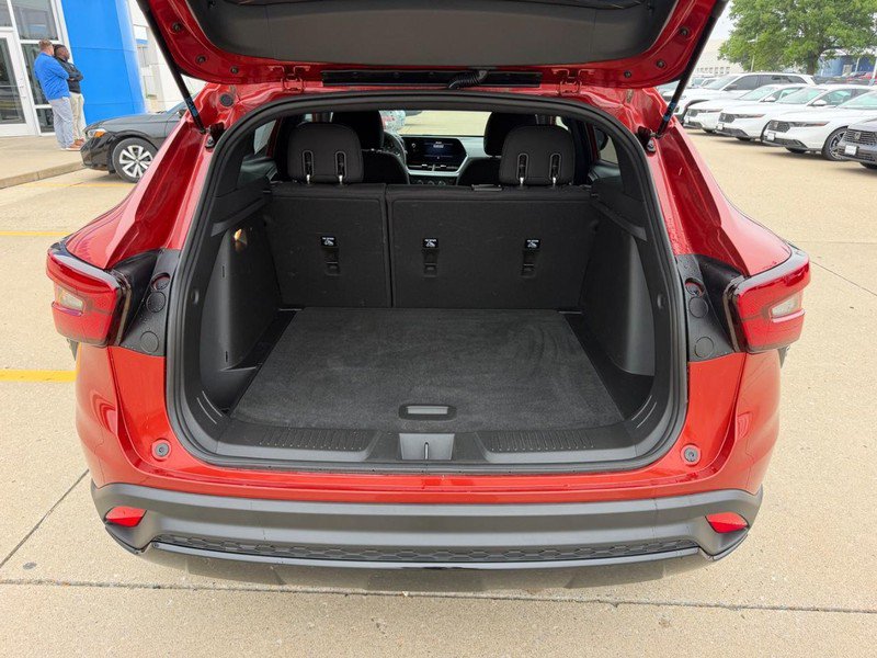 Used 2024 Chevrolet Trax RS FWD image 4