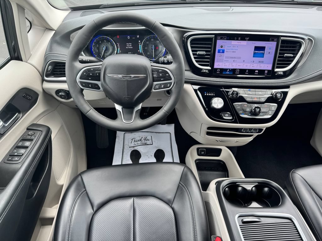 Used 2023 Chrysler Pacifica Touring-L AWD/4WD image 20