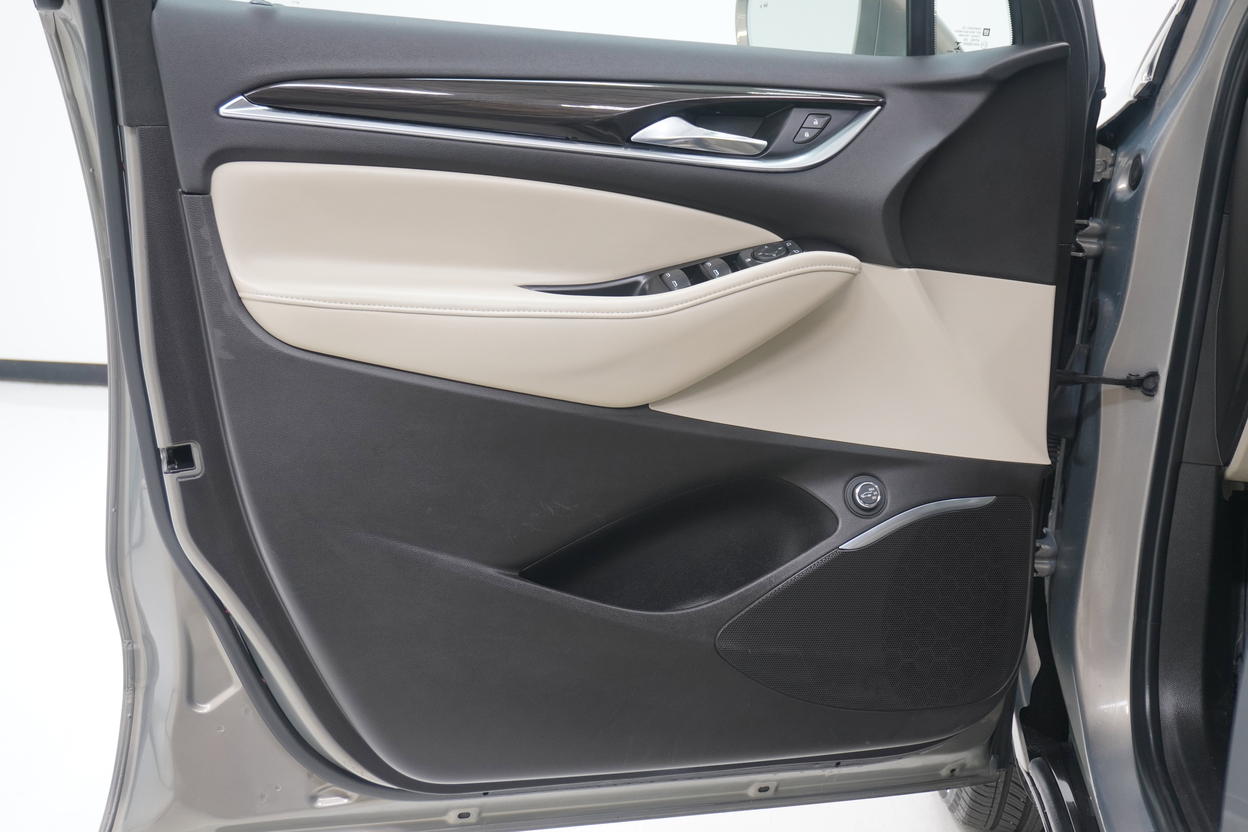 Used 2019 Buick Enclave Essence FWD image 16