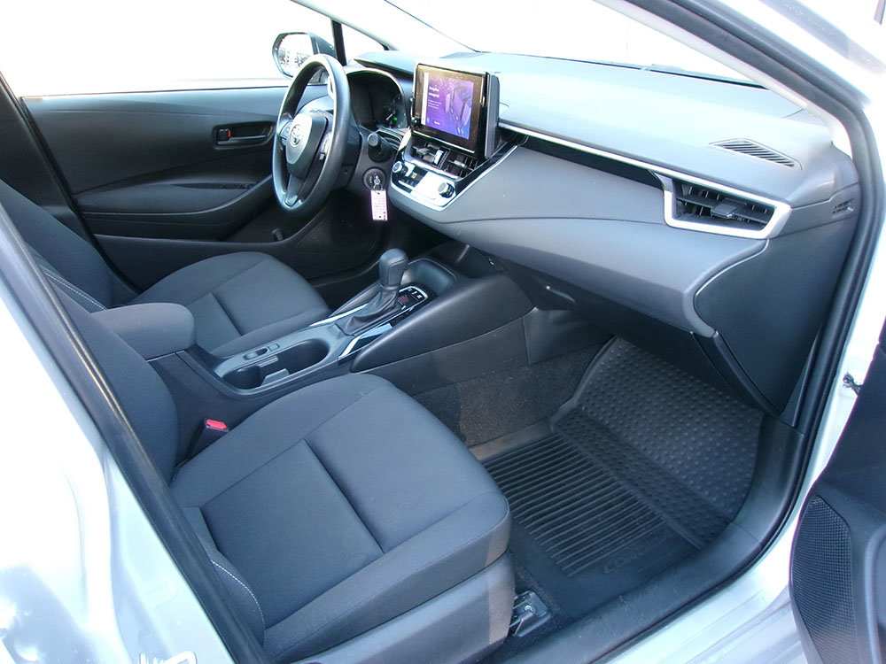Used 2023 Toyota Corolla LE AWD/4WD image 9