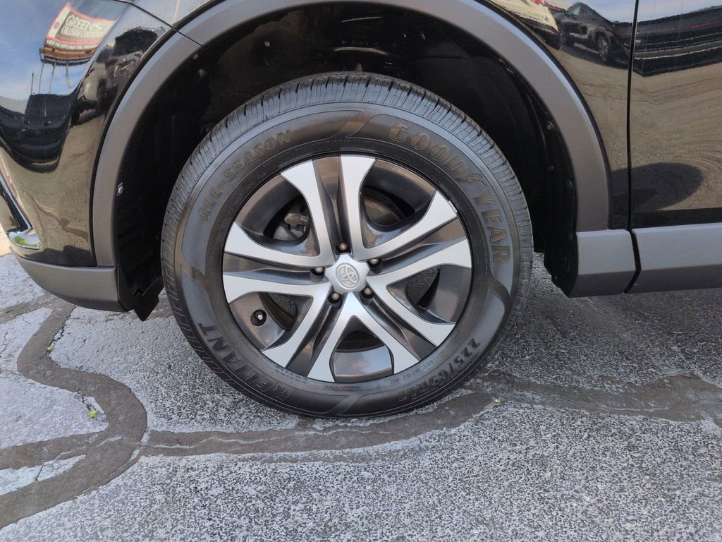 Used 2018 Toyota RAV4 LE w/ All Weather Liner Package image 27