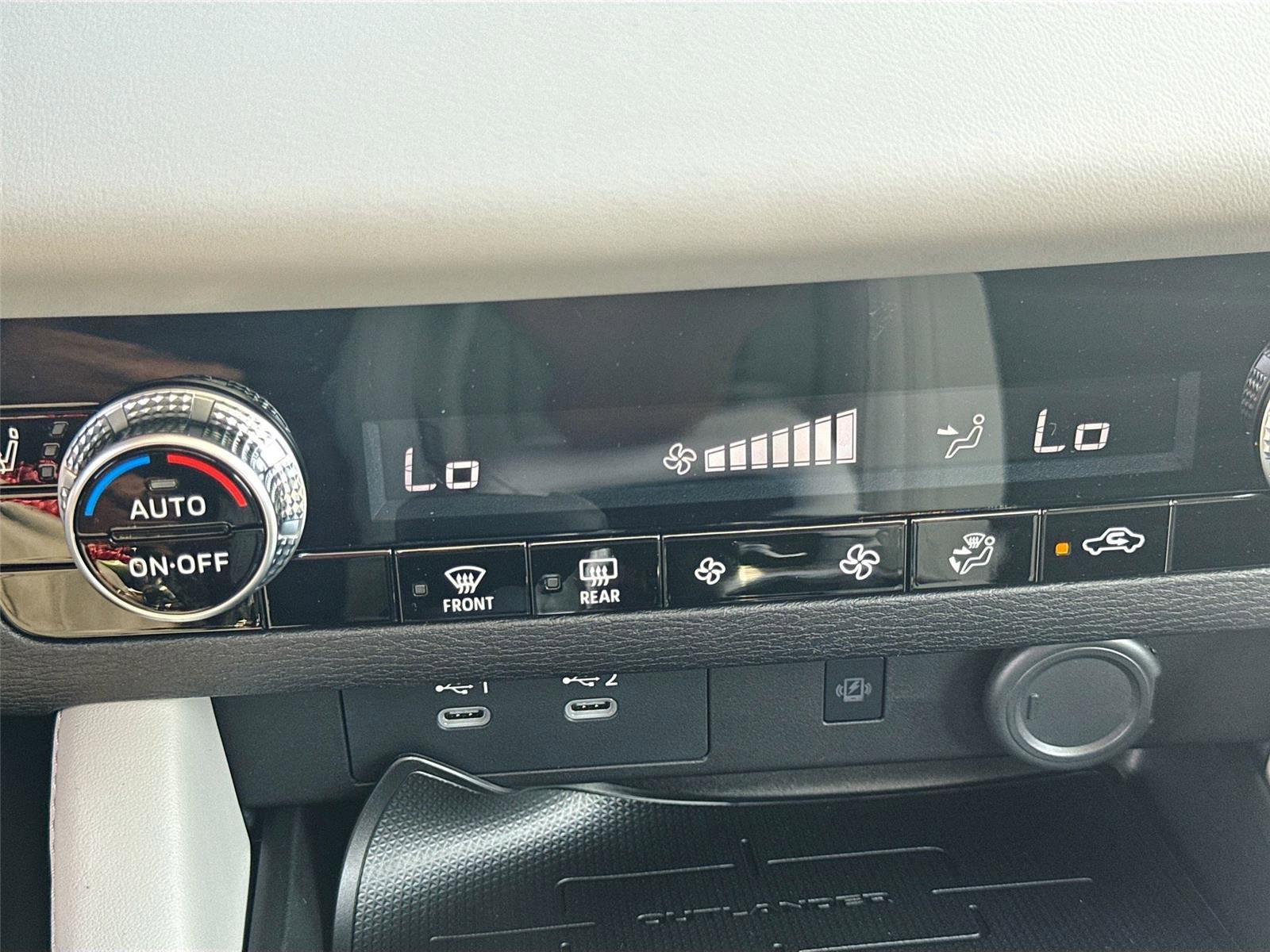 New 2025 Mitsubishi Outlander SE image 16