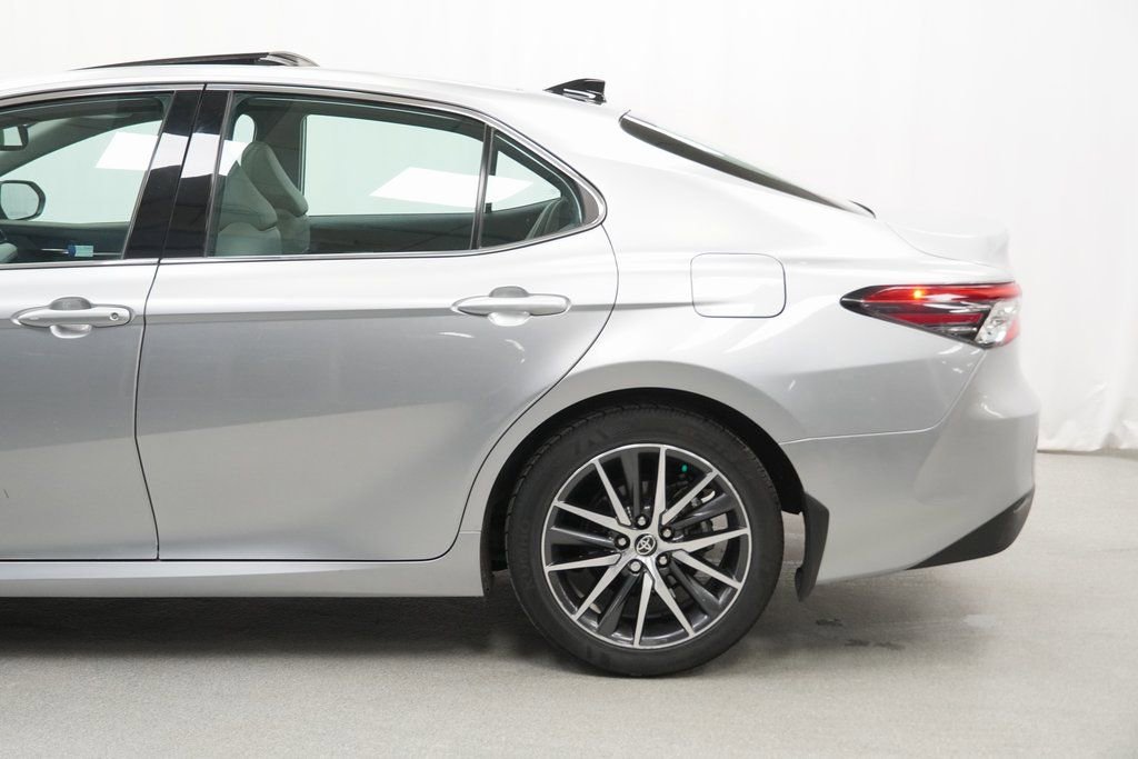 Used 2023 Toyota Camry XLE w/ Cold Weather Package image 17