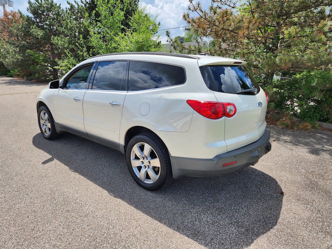 Used 2012 Chevrolet Traverse LT w/ All-Star Edition FWD image 4
