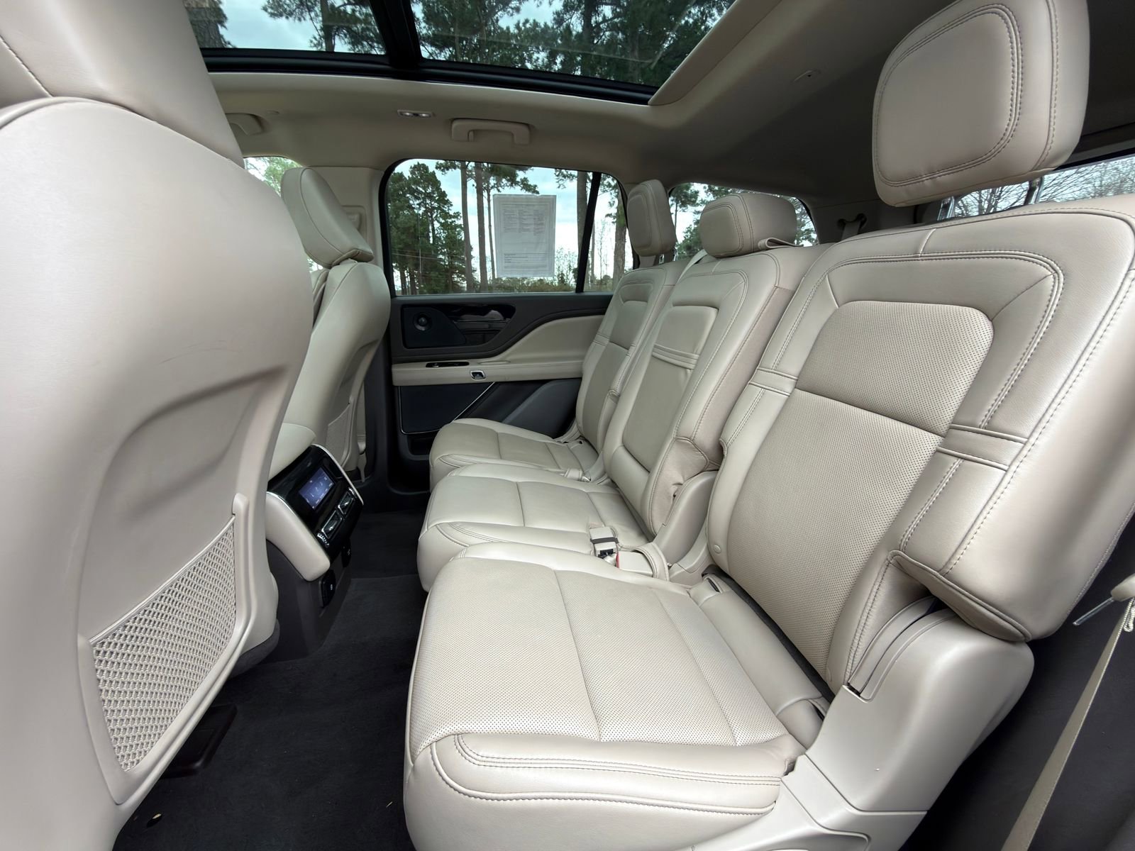 Used 2023 Lincoln Aviator Reserve w/ Equipment Group 201A image 14