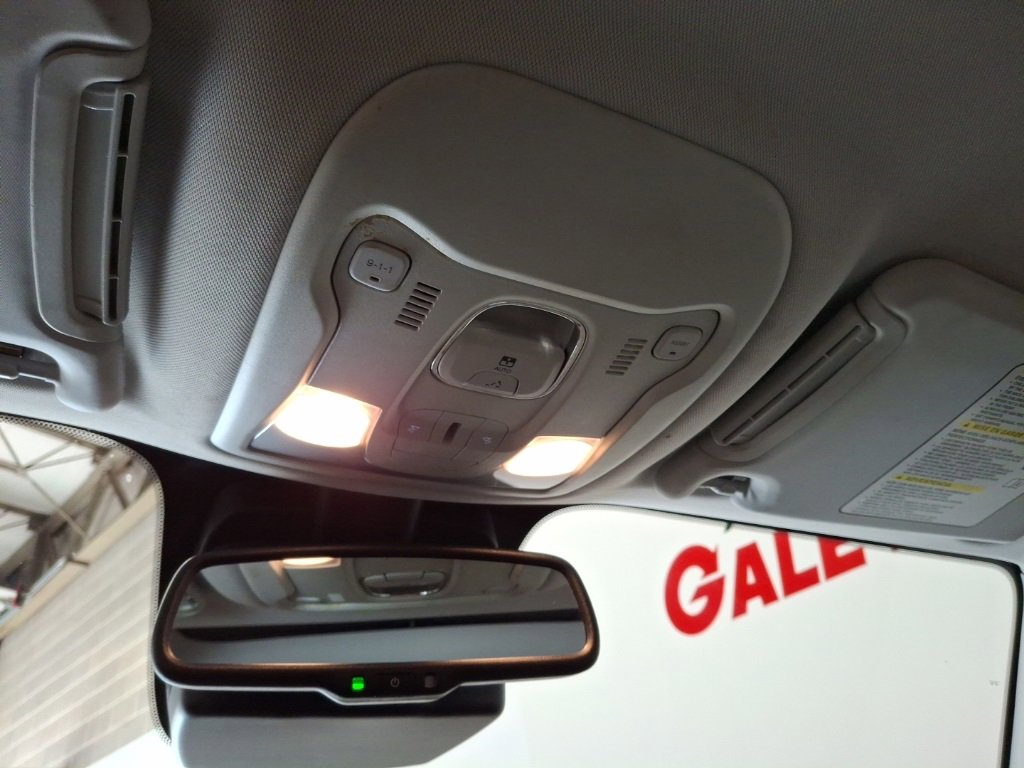 Used 2016 Jeep Renegade Latitude image 27